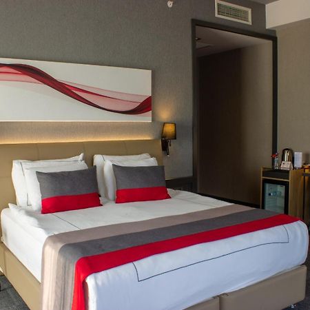 Ramada By Wyndham Tire Hotel Ngoại thất bức ảnh