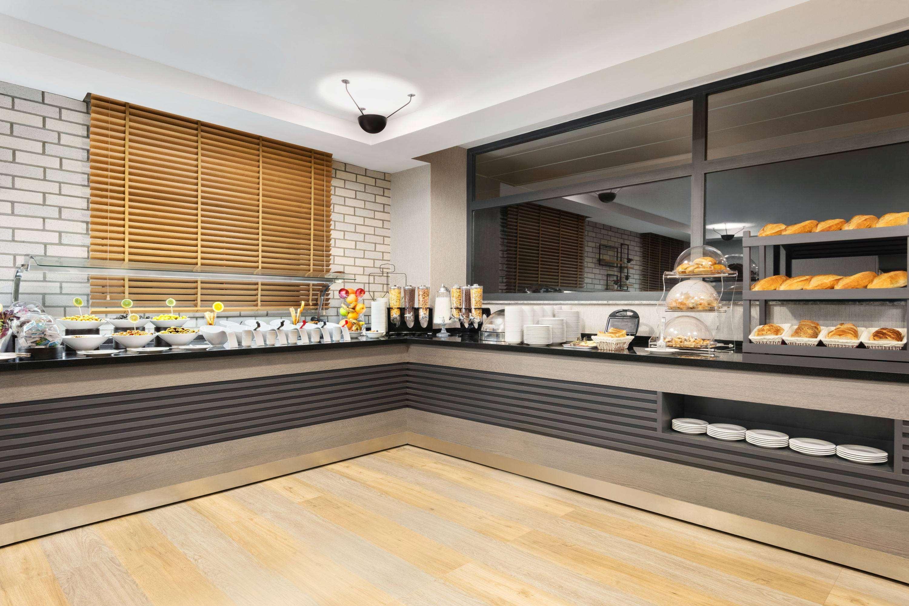 Ramada By Wyndham Tire Hotel Ngoại thất bức ảnh