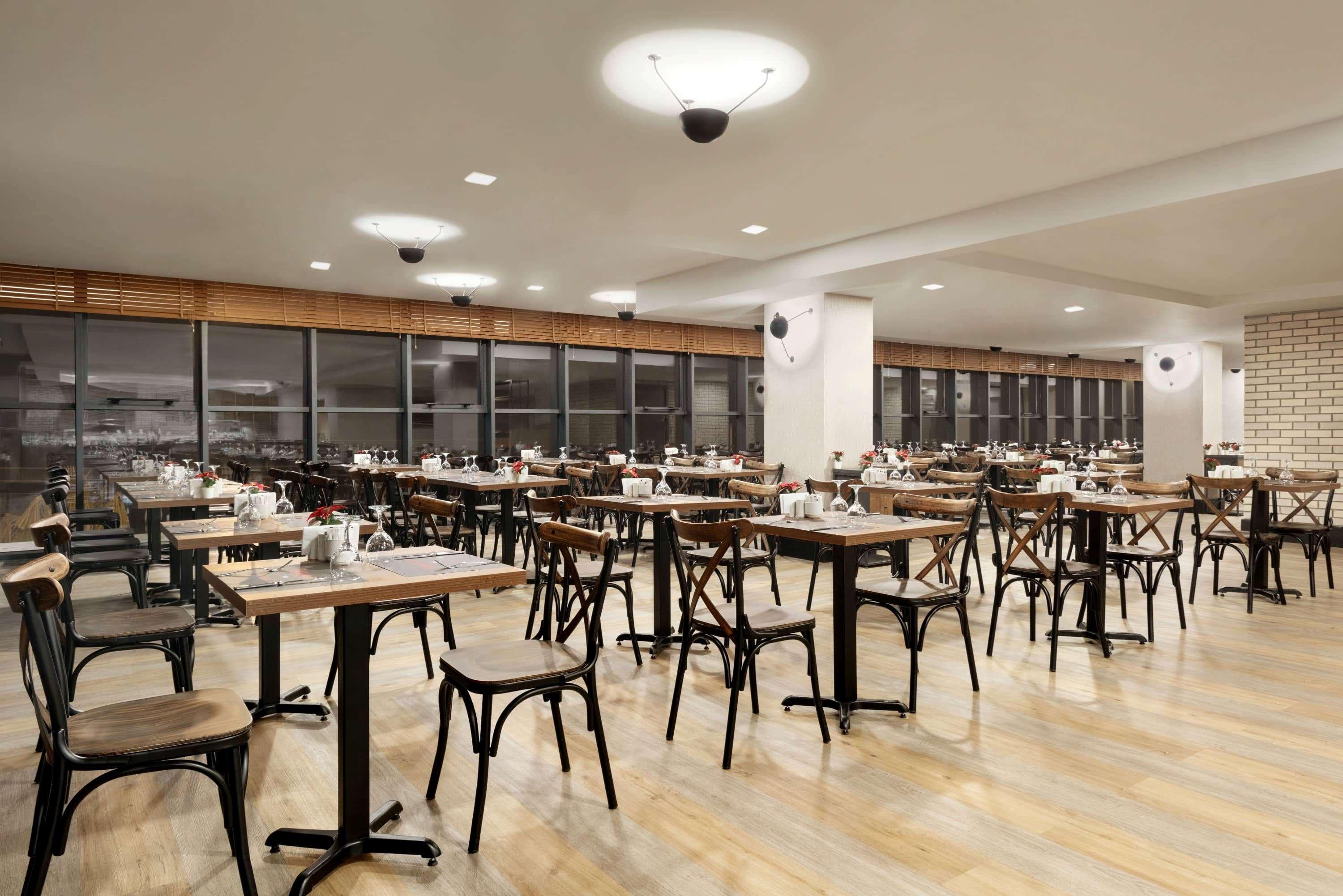 Ramada By Wyndham Tire Hotel Ngoại thất bức ảnh