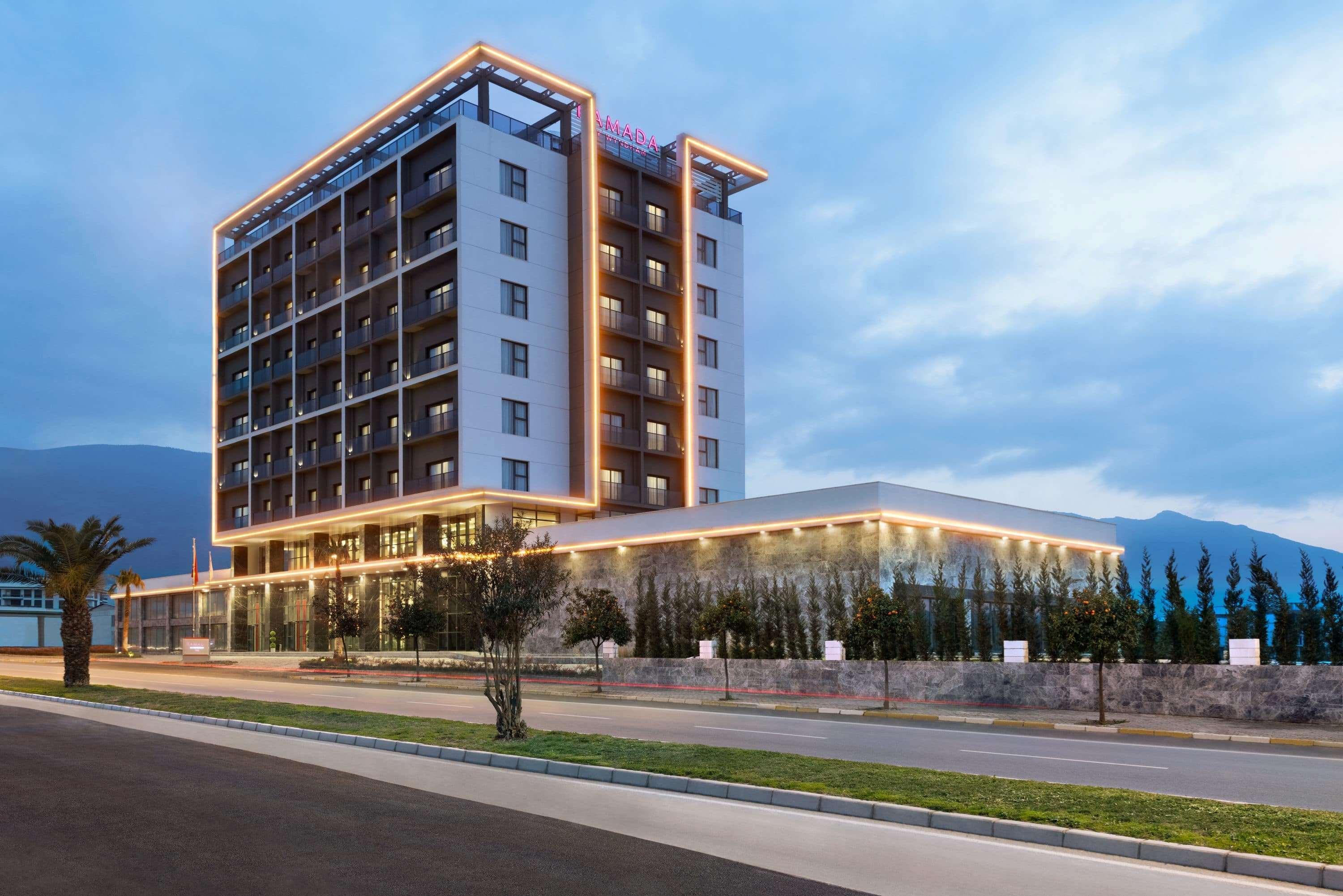 Ramada By Wyndham Tire Hotel Ngoại thất bức ảnh