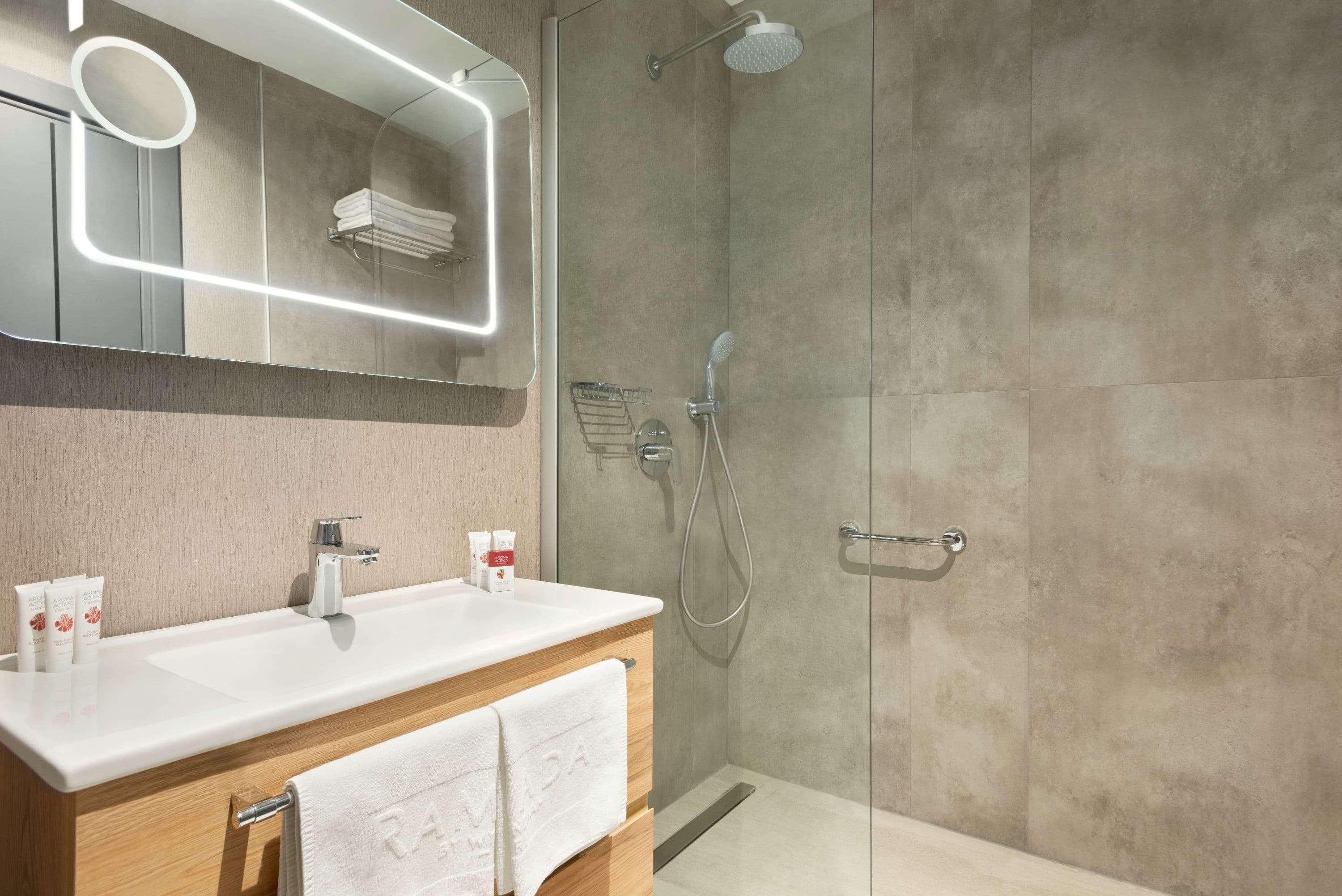 Ramada By Wyndham Tire Hotel Ngoại thất bức ảnh