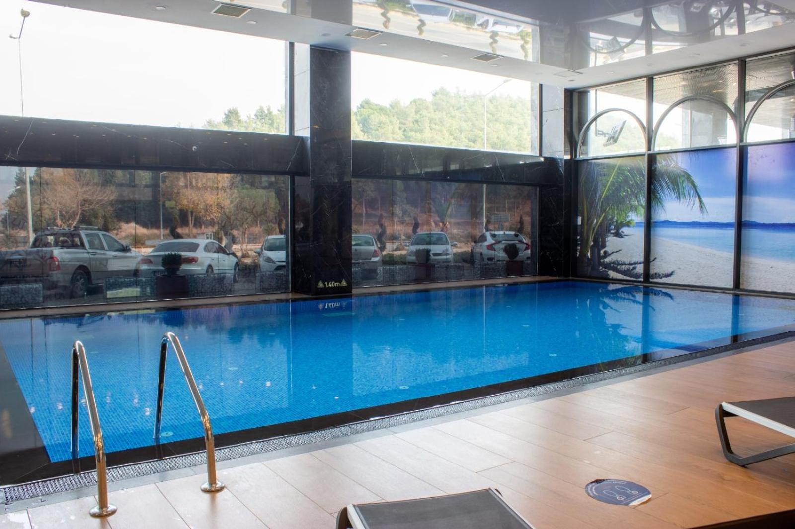 Ramada By Wyndham Tire Hotel Ngoại thất bức ảnh