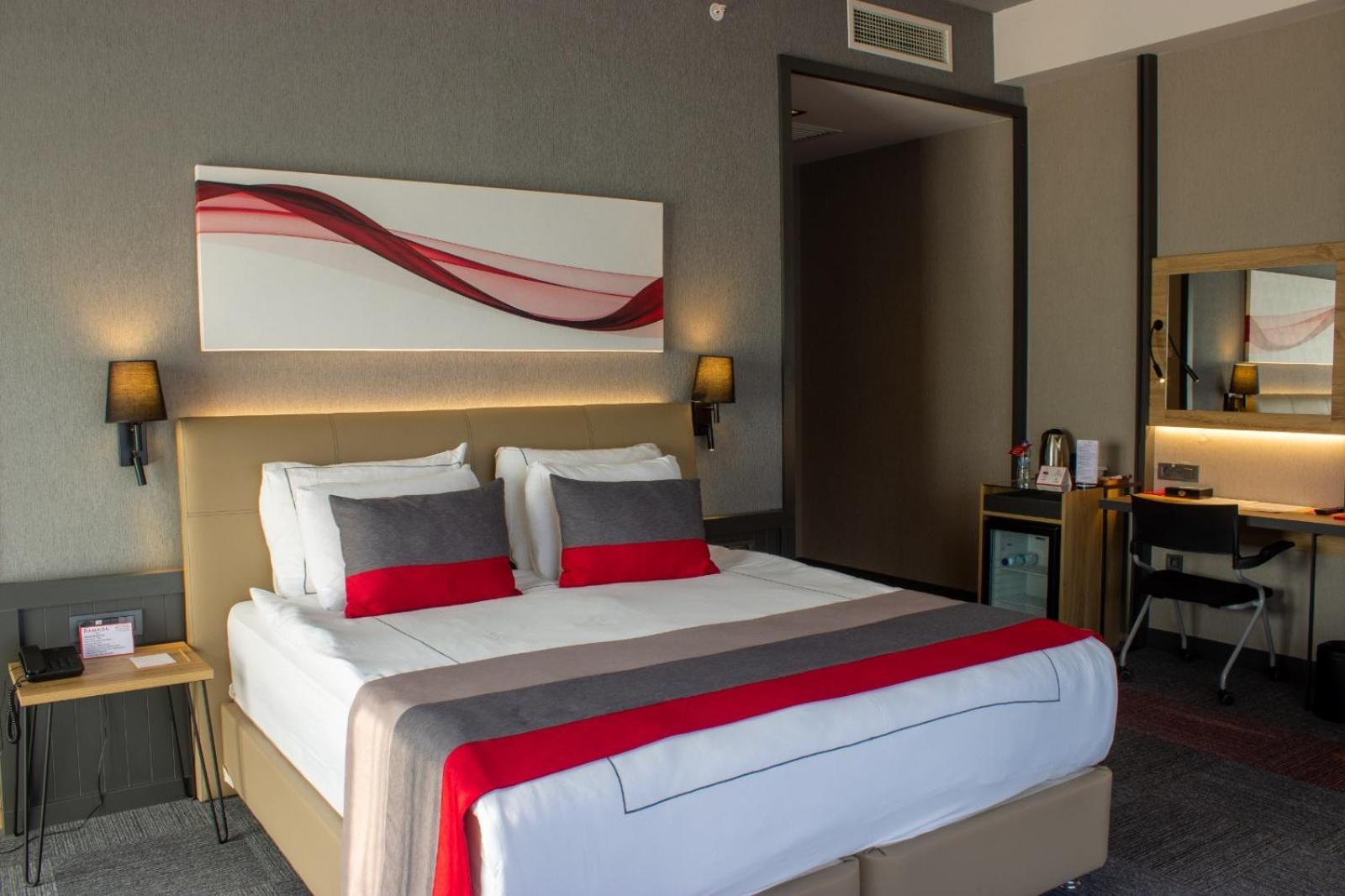 Ramada By Wyndham Tire Hotel Ngoại thất bức ảnh