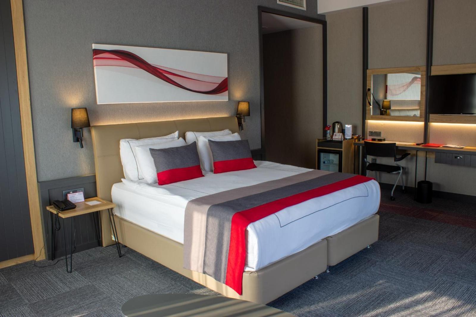 Ramada By Wyndham Tire Hotel Ngoại thất bức ảnh