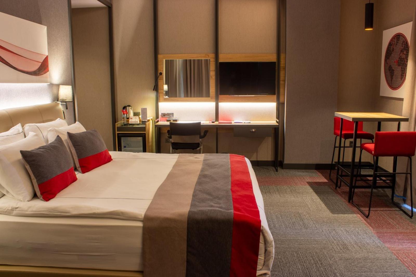 Ramada By Wyndham Tire Hotel Ngoại thất bức ảnh