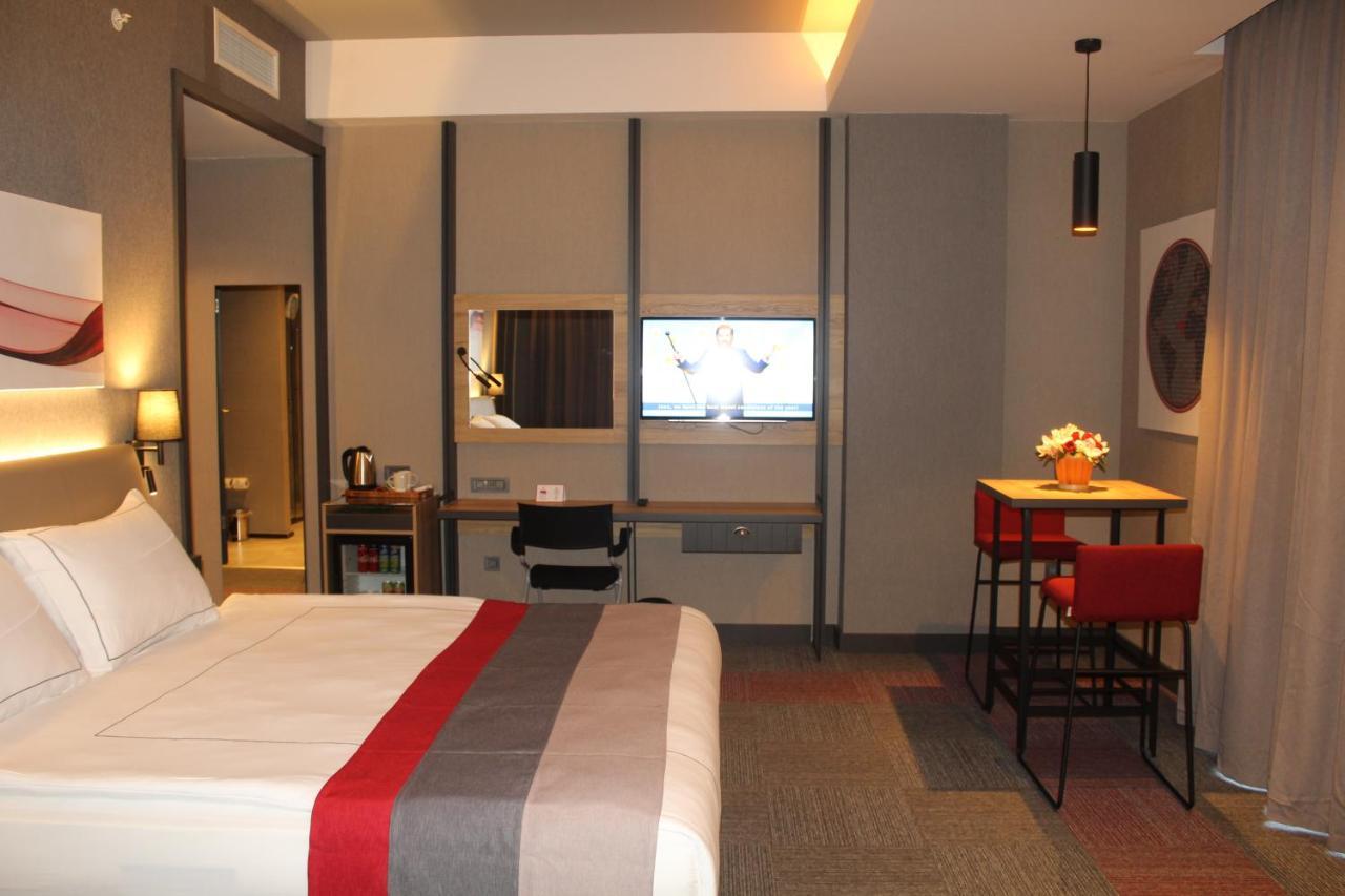 Ramada By Wyndham Tire Hotel Ngoại thất bức ảnh