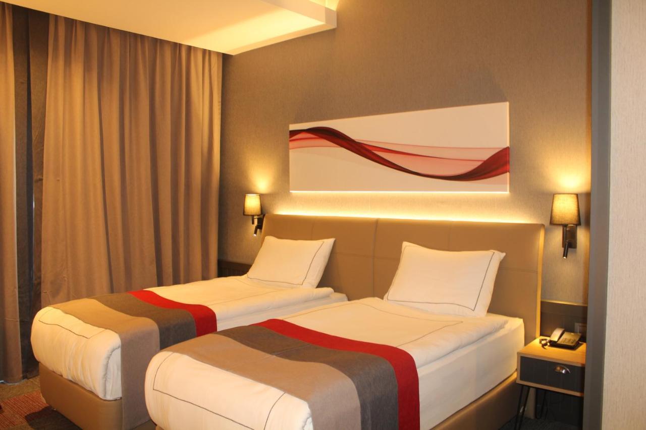 Ramada By Wyndham Tire Hotel Ngoại thất bức ảnh