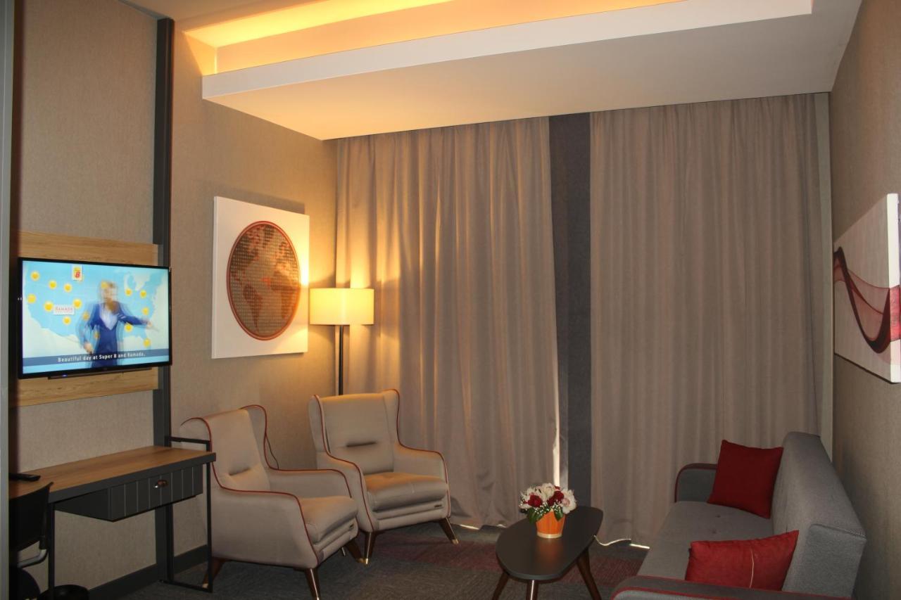 Ramada By Wyndham Tire Hotel Ngoại thất bức ảnh