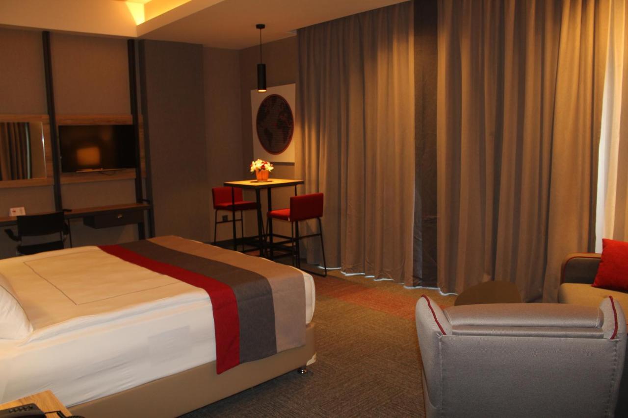 Ramada By Wyndham Tire Hotel Ngoại thất bức ảnh