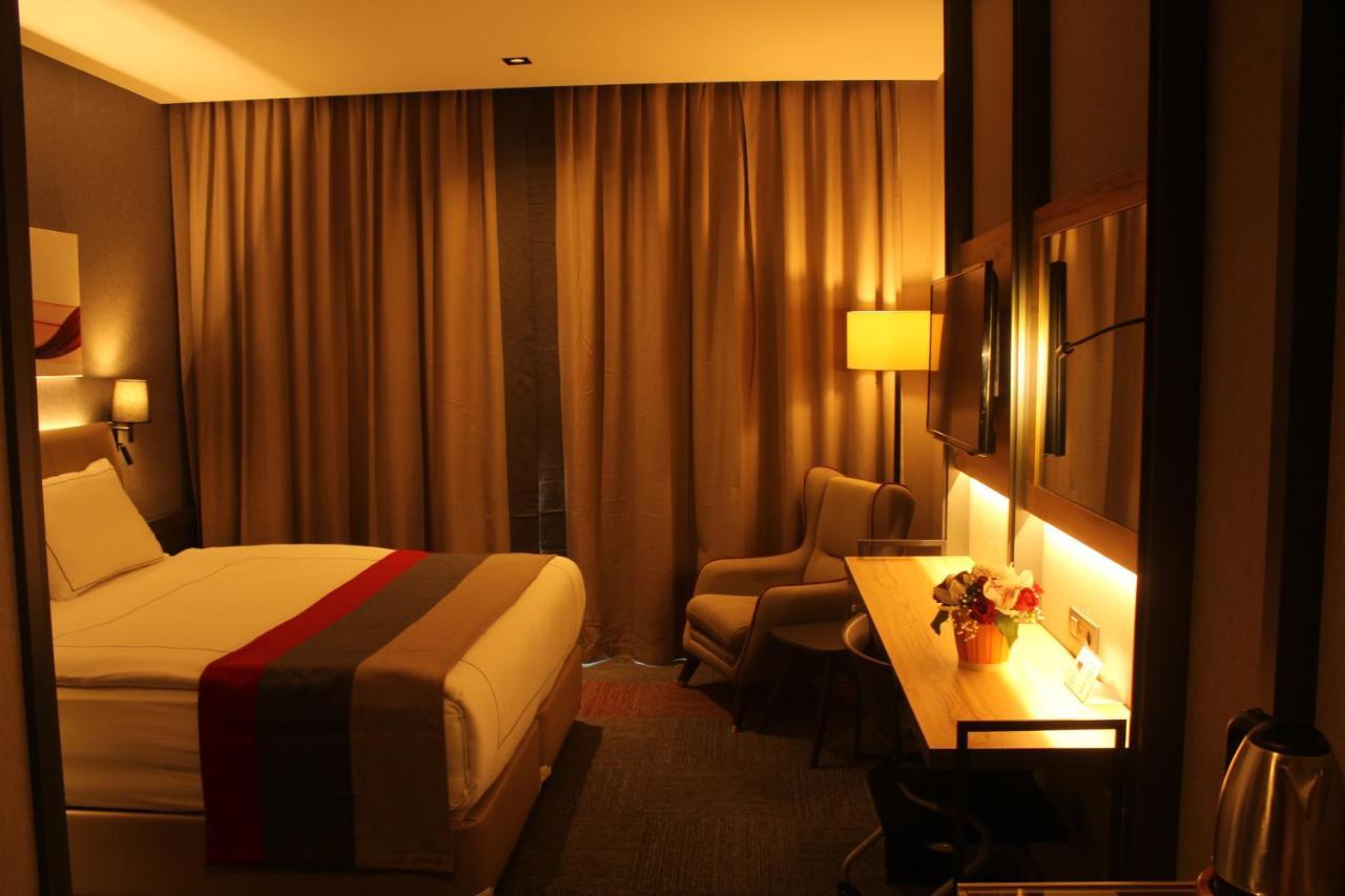 Ramada By Wyndham Tire Hotel Ngoại thất bức ảnh
