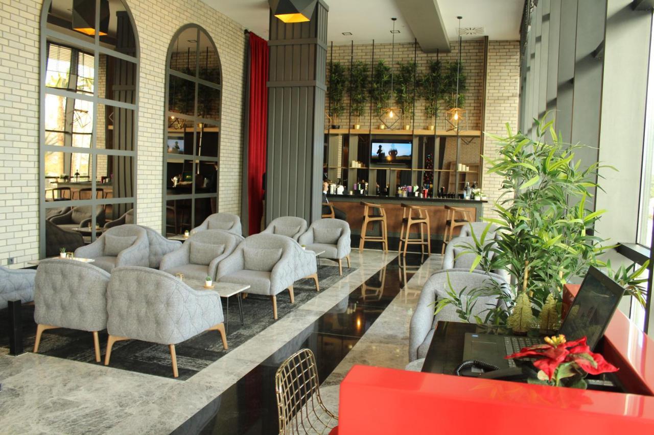 Ramada By Wyndham Tire Hotel Ngoại thất bức ảnh