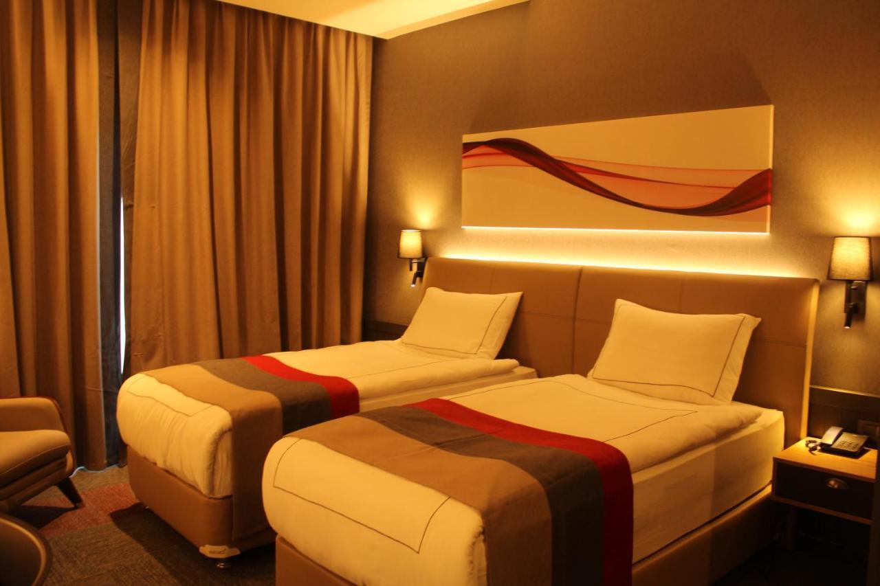 Ramada By Wyndham Tire Hotel Ngoại thất bức ảnh